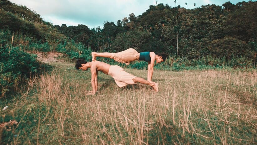 partner yoga pose demonstrating how stress makes us stronger